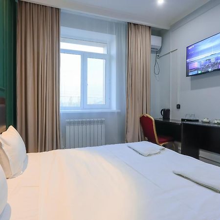 Hotel Vivaldis アルマトイ エクステリア 写真