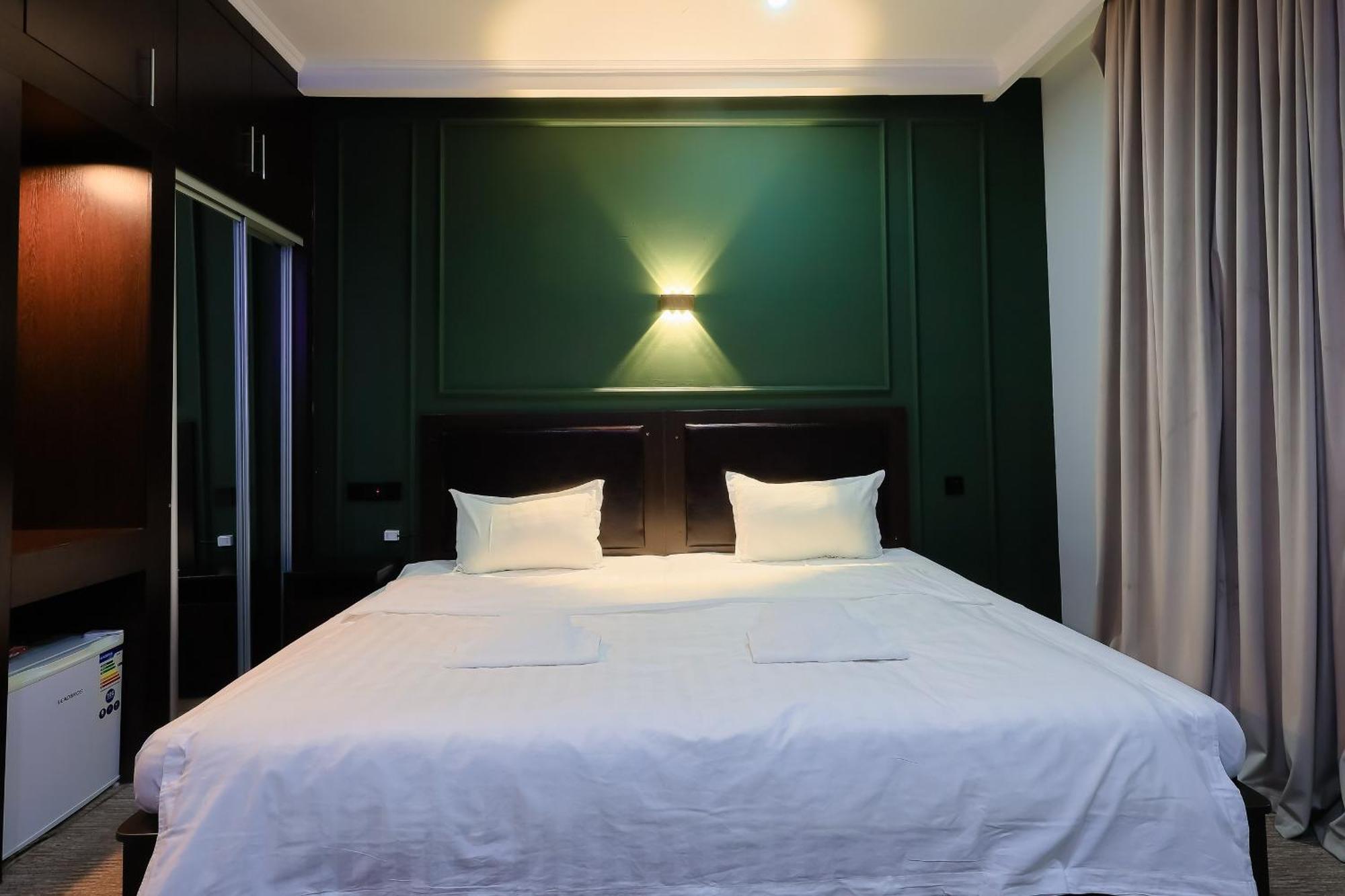 Hotel Vivaldis アルマトイ エクステリア 写真